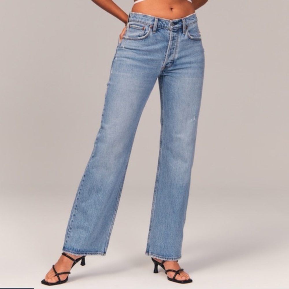 NWT Abercrombie & Fitch 90s Low Rise Baggy Jeans in Light Wash sz 29S